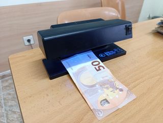 Detector billetes falsos UV