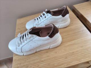 Bambas blancas y marrones