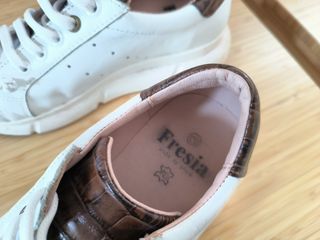 Bambas blancas y marrones