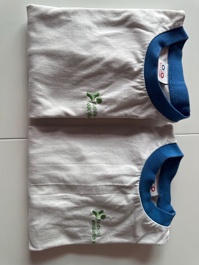 2 Camisetas uniforme Colegio Teresianas
