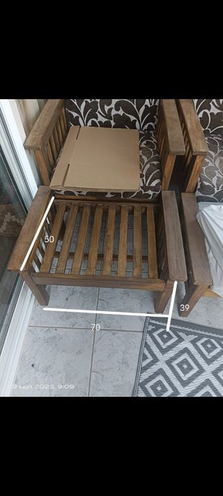 Pouf in legno marrone per giardino