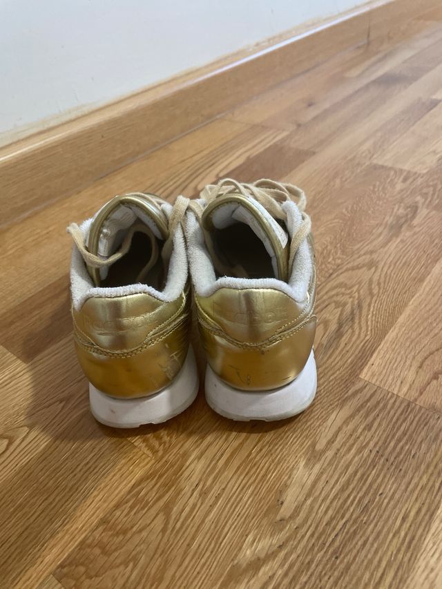 Deportivas Doradas Reebok talla 37