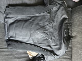 Chaqueta y pantalón moto Dainese