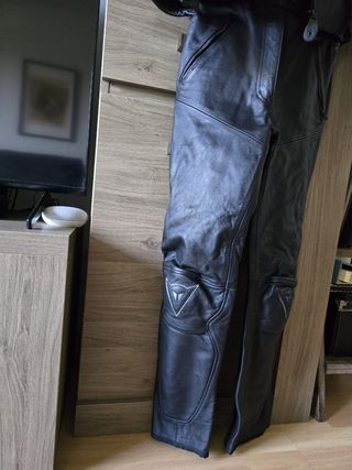 Chaqueta y pantalón moto Dainese