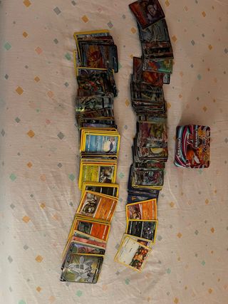 Cartas Pokémon + Caja Metálica