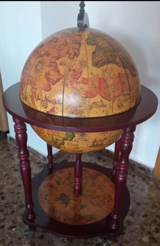 Mueble bar globo terráqueo