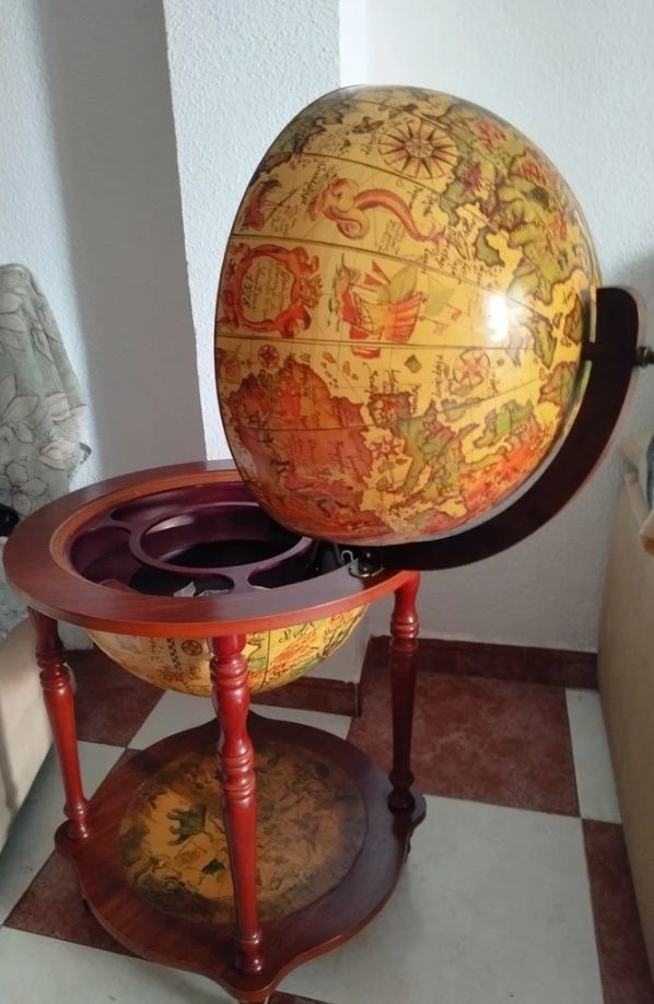 Mueble bar globo terráqueo