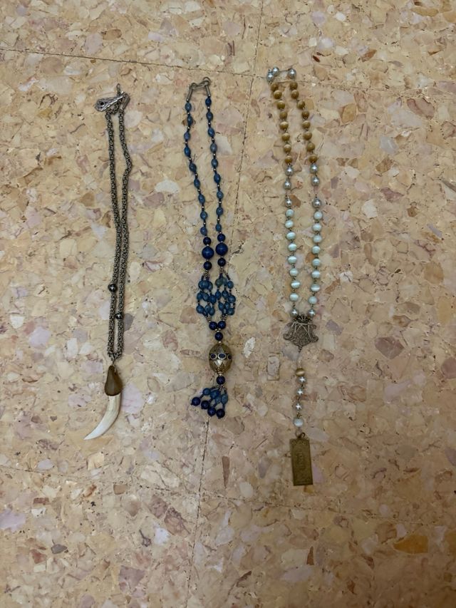 3 Collares: azul, dorado