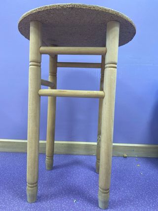 Mesa redonda auxiliar de madera