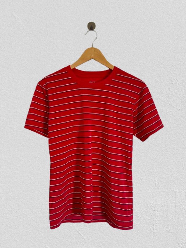 Maglietta Uniqlo a righe rosse