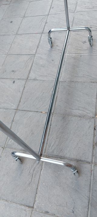 percheros d ropa y mobiliario tienda