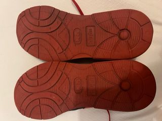 Zapatillas Callaghan 44 rojas y negras