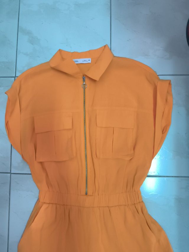 Mono corto naranja de niña