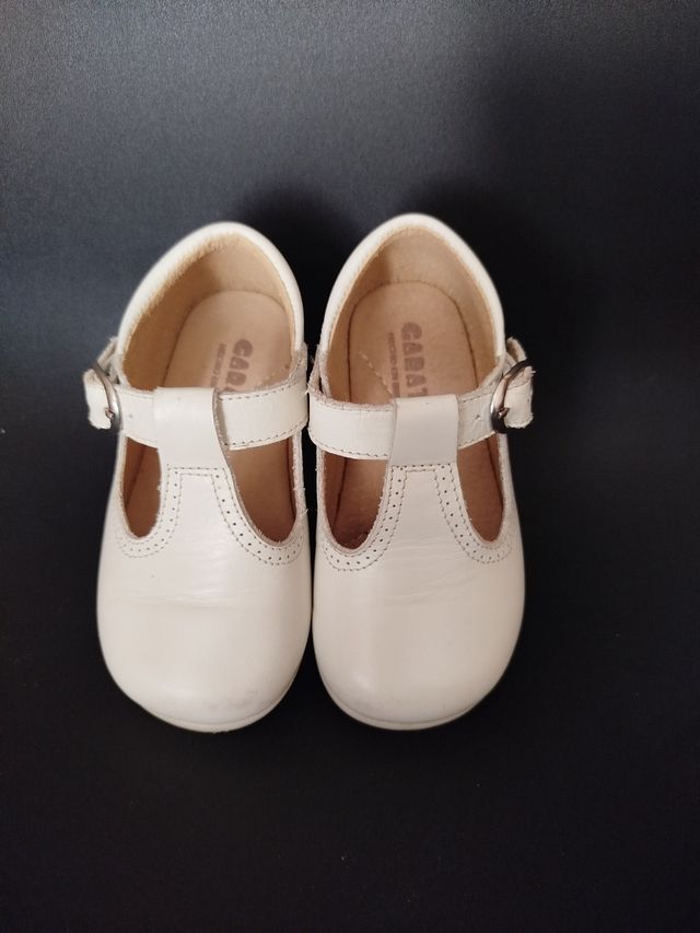 Zapatos blancos niña