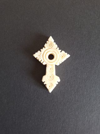 Cruz ,colgante vintage hueso