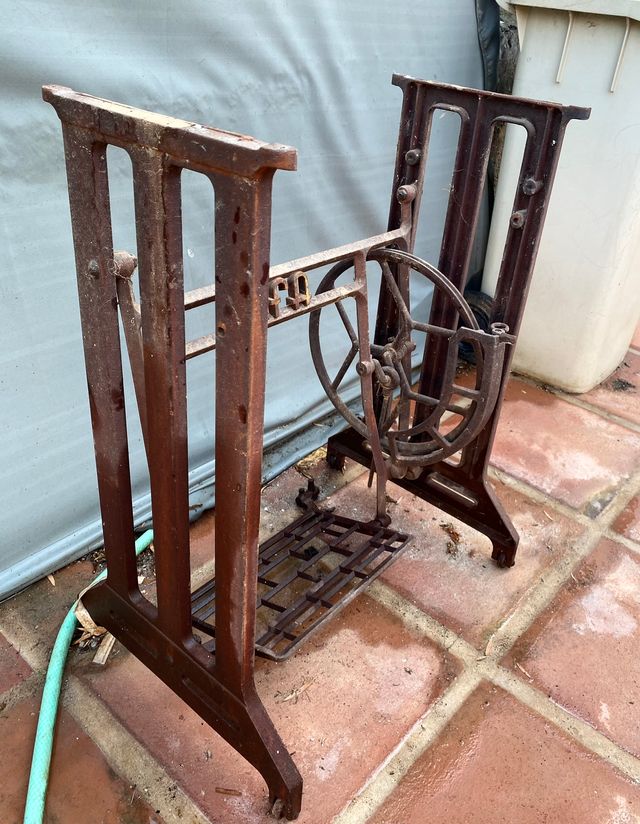 Base Alfa Máquina de Costura Antique