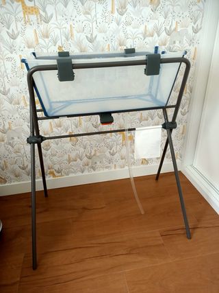 Bañera bebé stokke con patas.