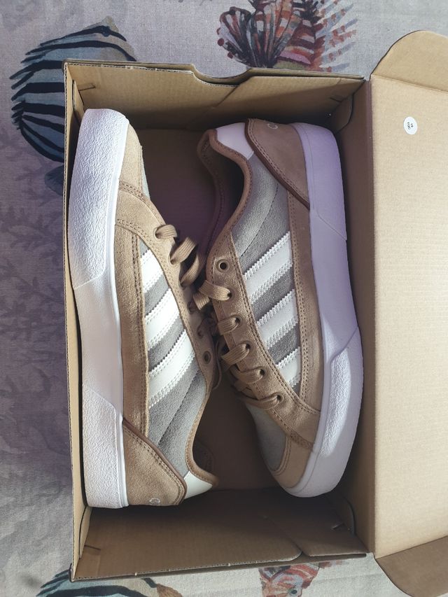 Zapatillas Adidas beige/marrón