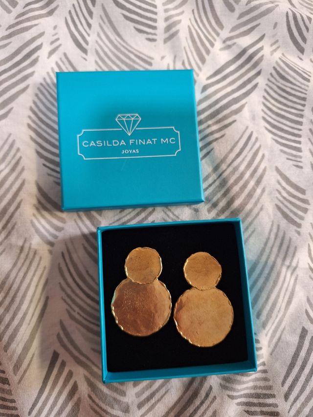 Pendientes Casilda Finat dorados. Nuevos