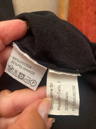 Maglia Nadine nera  con maniche a righe multicolor