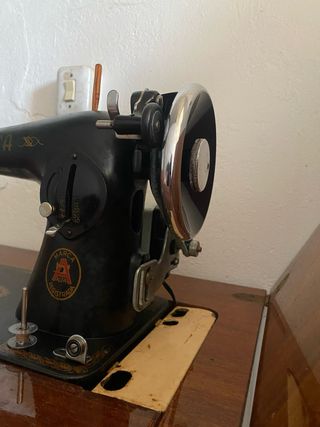 Máquina de coser Alfa Antigua