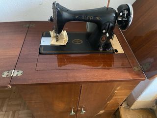 Máquina de coser Alfa Antigua