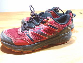 Zapatillas Joma montaña rojas y negras