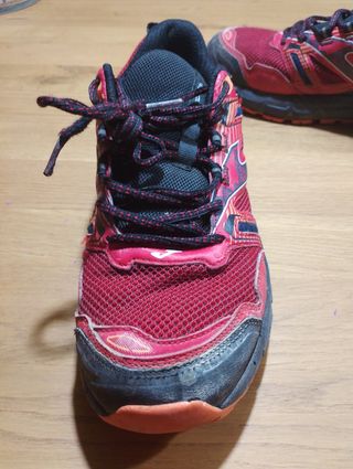 Zapatillas Joma montaña rojas y negras