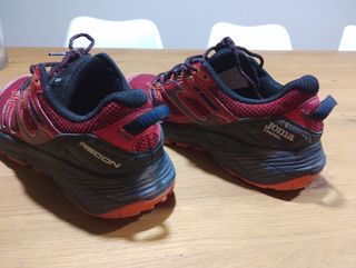 Zapatillas Joma montaña rojas y negras