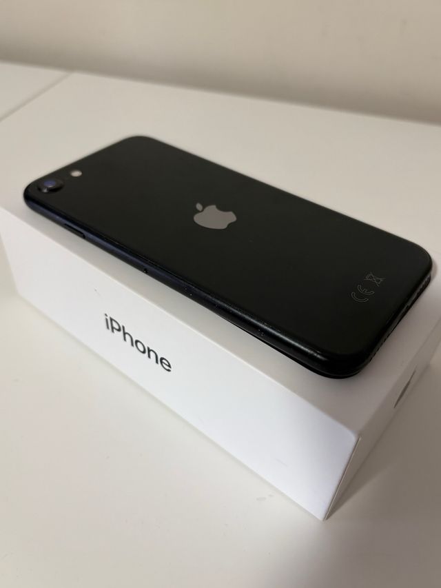 iPhone SE Black 64GB - ottime condizioni.