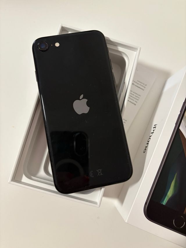 iPhone SE Black 64GB - ottime condizioni.