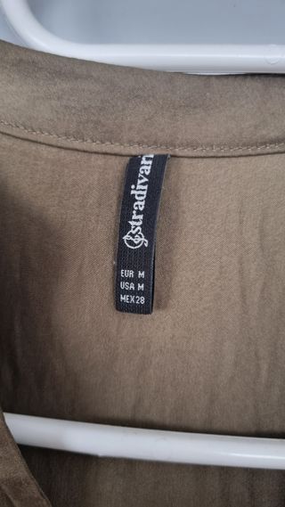 Blusa Stradivarius verde oliva - M