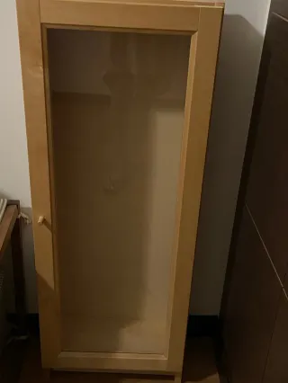 Vitrina madera clara - puerta cristal