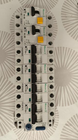 magnetotérmicos y diferenciales Moeller, minutero