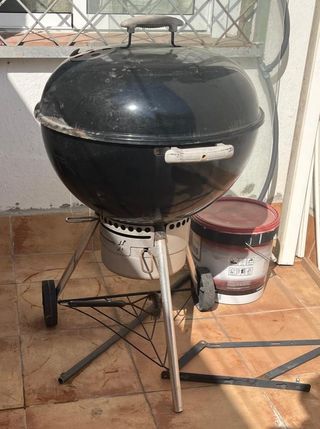 Barbacoa esférica negra