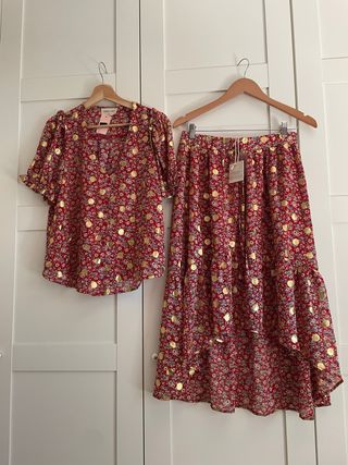 Conjunto Mujer  rojo y dorado