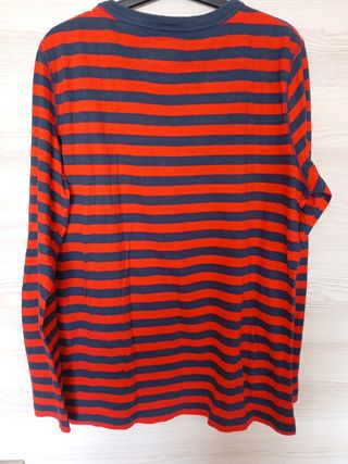 Camiseta rayas rojas-azules .
