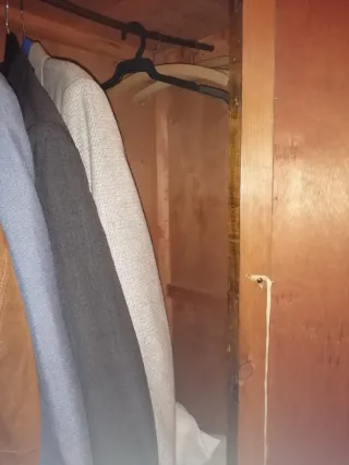 Armario antiguo de madera