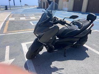 Yamaha XMAX 400 Tech MAX limited edition.