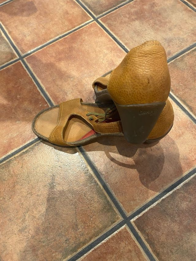 Sandalias Camper Piel Marrón mostaza.