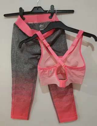 Conjunto deportivo: Mallas capri + top