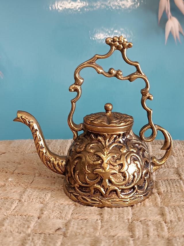 Tetera bronce antigua