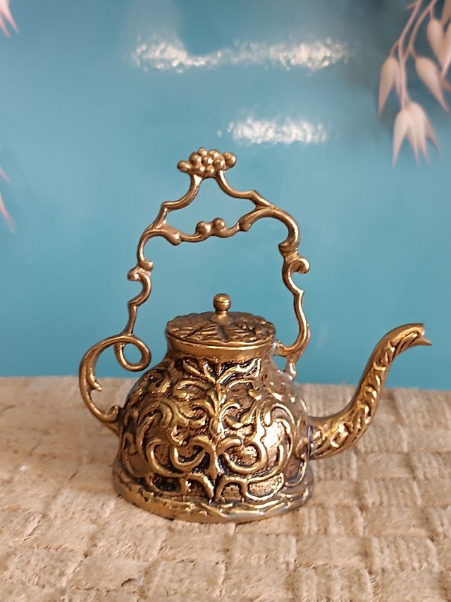 Tetera bronce antigua