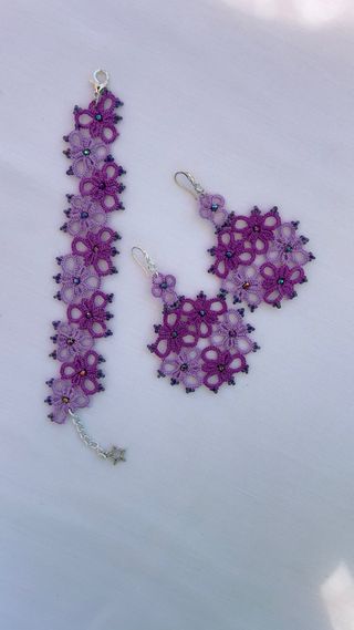 Pulsera y pendientes morados