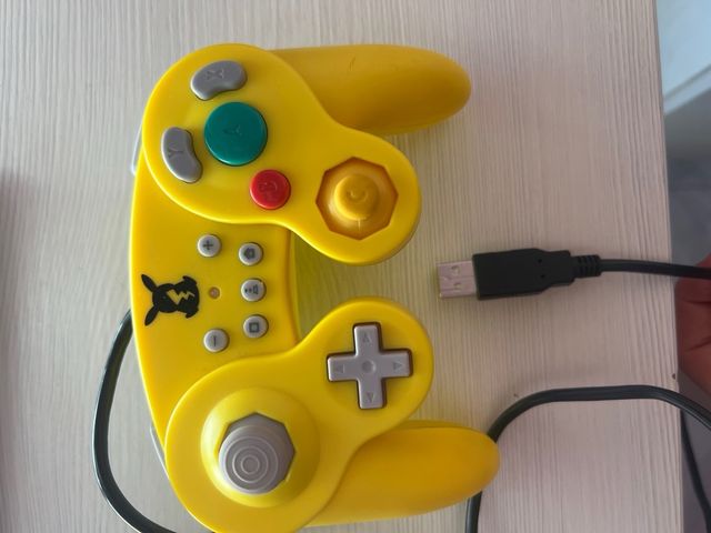 Mando Nintendo Switch Pikachu