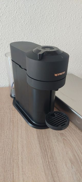 Cafetera Nespresso Vertuo Next Negra
