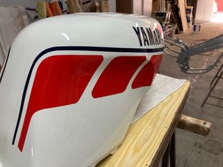 PEGATINAS Depósito Yamaha TZR: Blanco y Rojo
