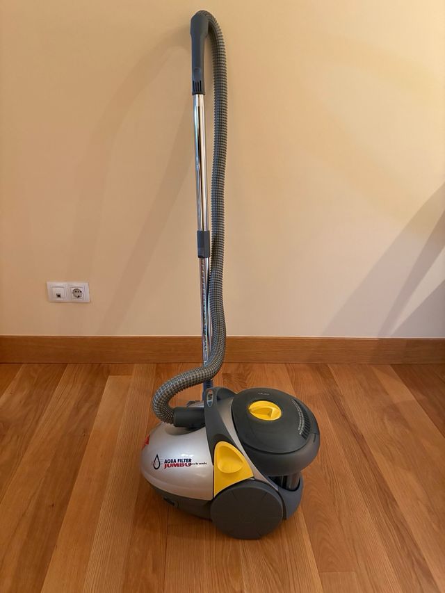 Aspiradora Aqua Filter Jumbo Electronic