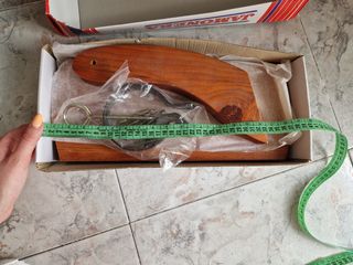 Jamonera de madera roja