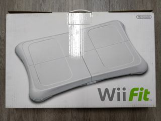 Wii Fit Nintendo Wii + Silicon Fit